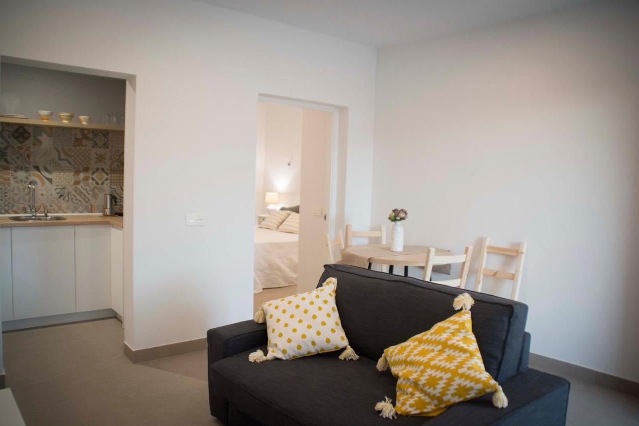 Apartamentos Madreselva Fernan Perez Екстер'єр фото