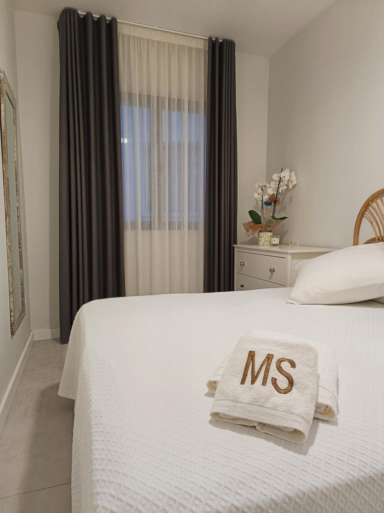 Apartamentos Madreselva Fernan Perez Екстер'єр фото