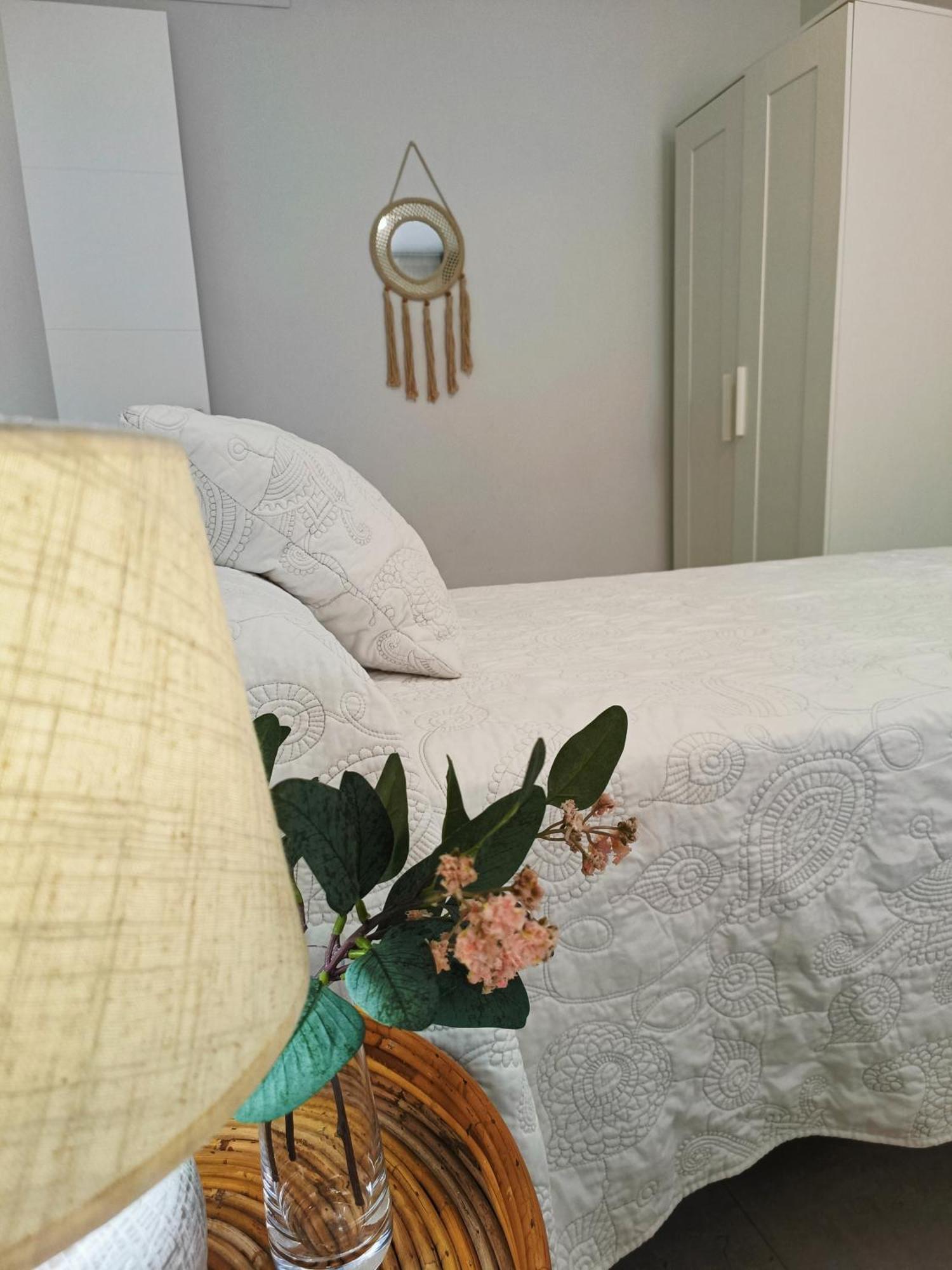 Apartamentos Madreselva Fernan Perez Екстер'єр фото