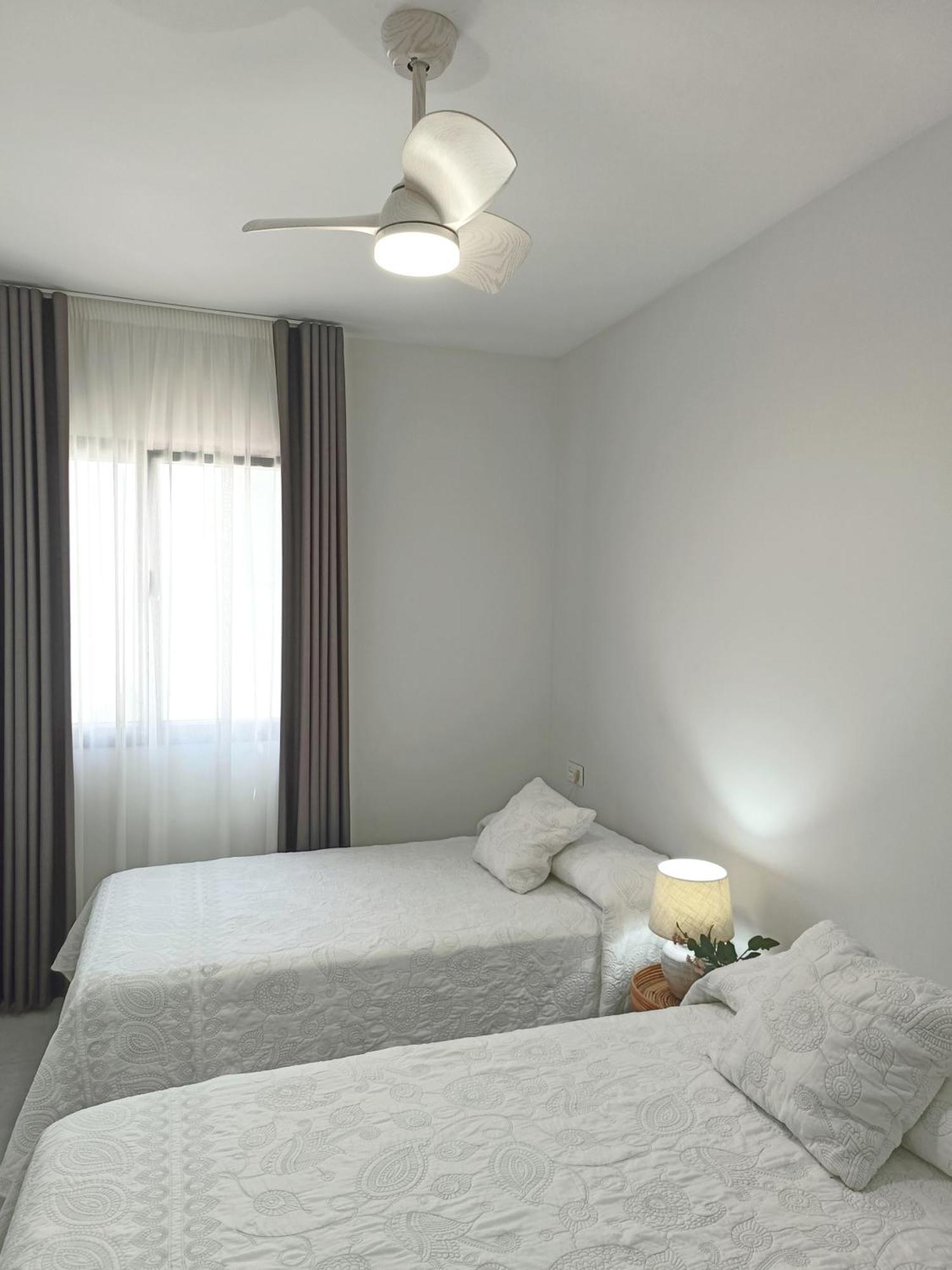 Apartamentos Madreselva Fernan Perez Екстер'єр фото